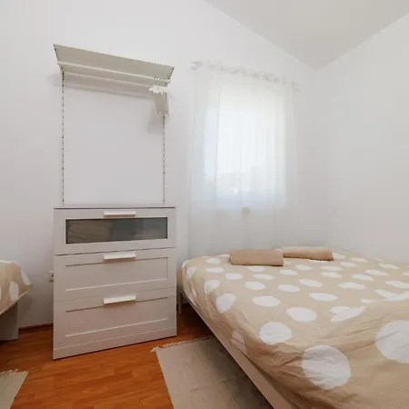 Tia * Novi Vinodolski