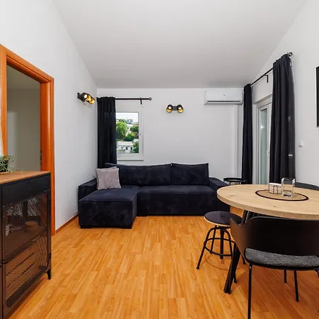 Tia Apartment
